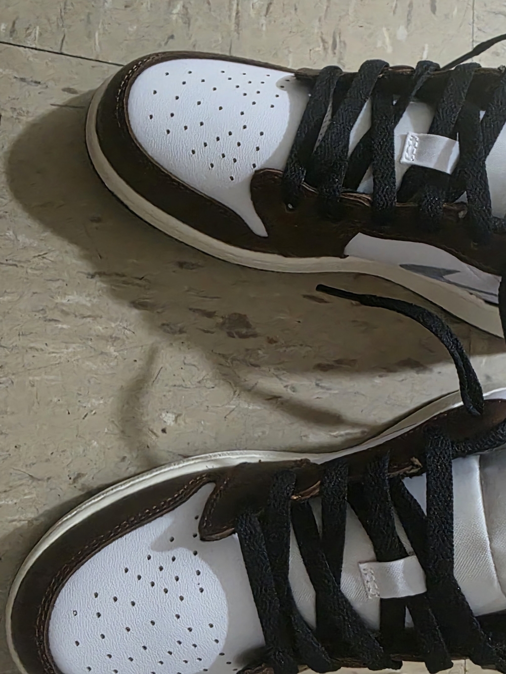 Jordan Kids Low-Top Sneakers in White and Brown